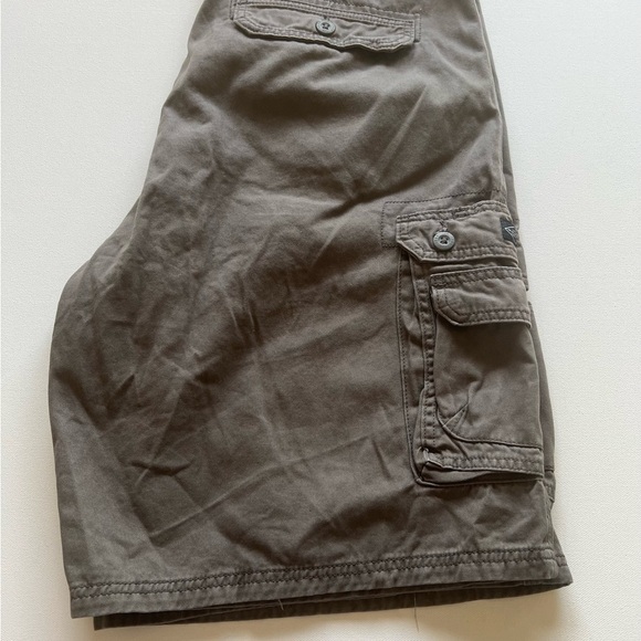 EUC Lee Dungarees Cargo‎ Shorts Green Men’s  Waist Actual 42x10" Inseam (B5) - Picture 1 of 8